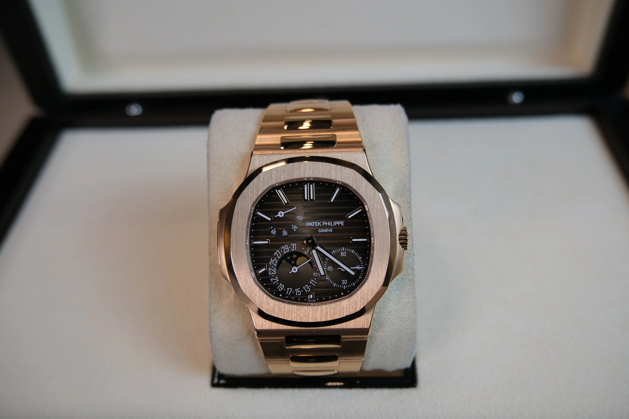 Patek Philippe 5712/1R Moon phase - Image 3